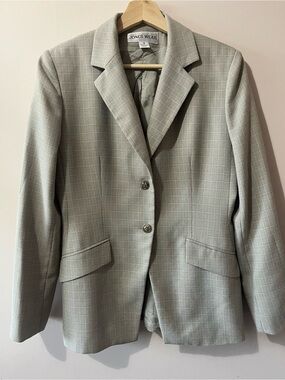 Jones Wear Blazer – Size 8 | Made in Canada | Classic Neutral Check